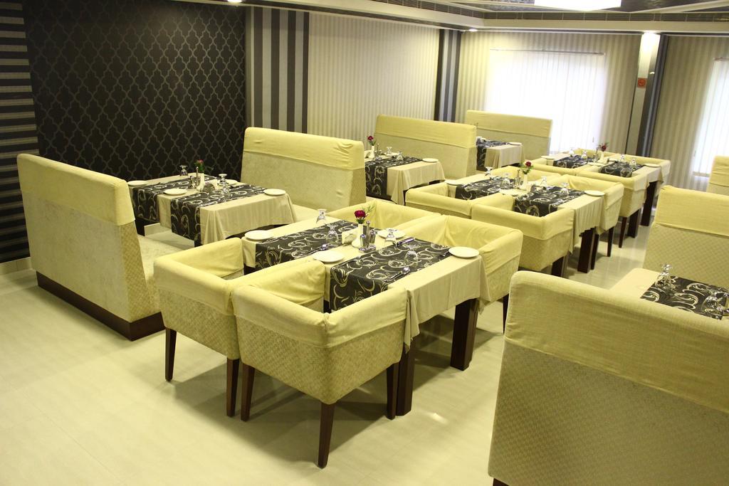 Abaam Cochin Hotel Kochi Exterior foto