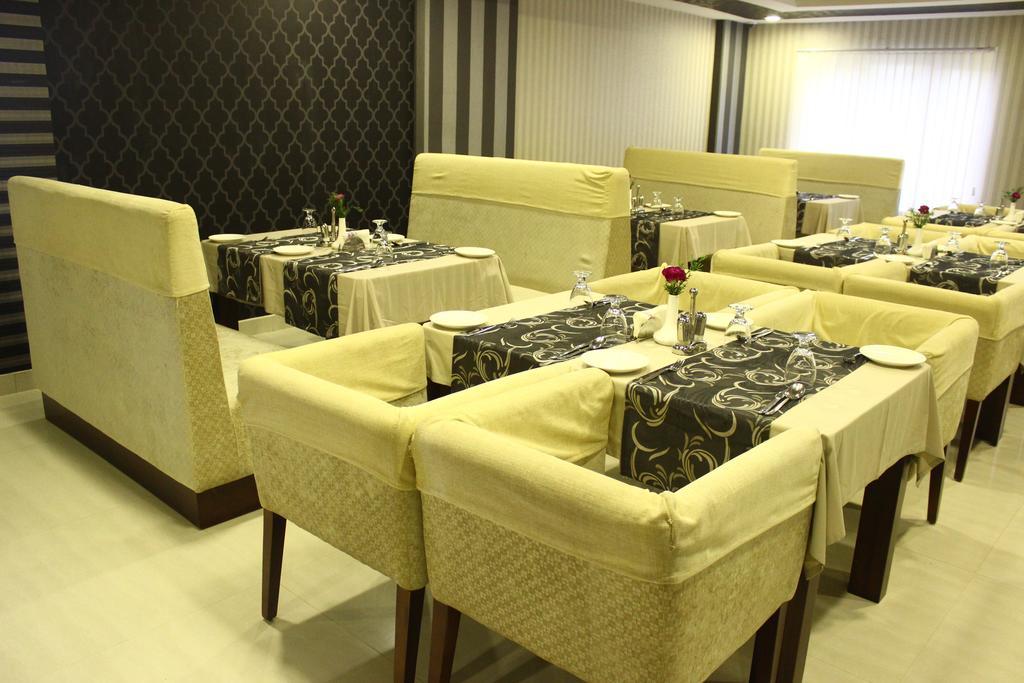 Abaam Cochin Hotel Kochi Exterior foto