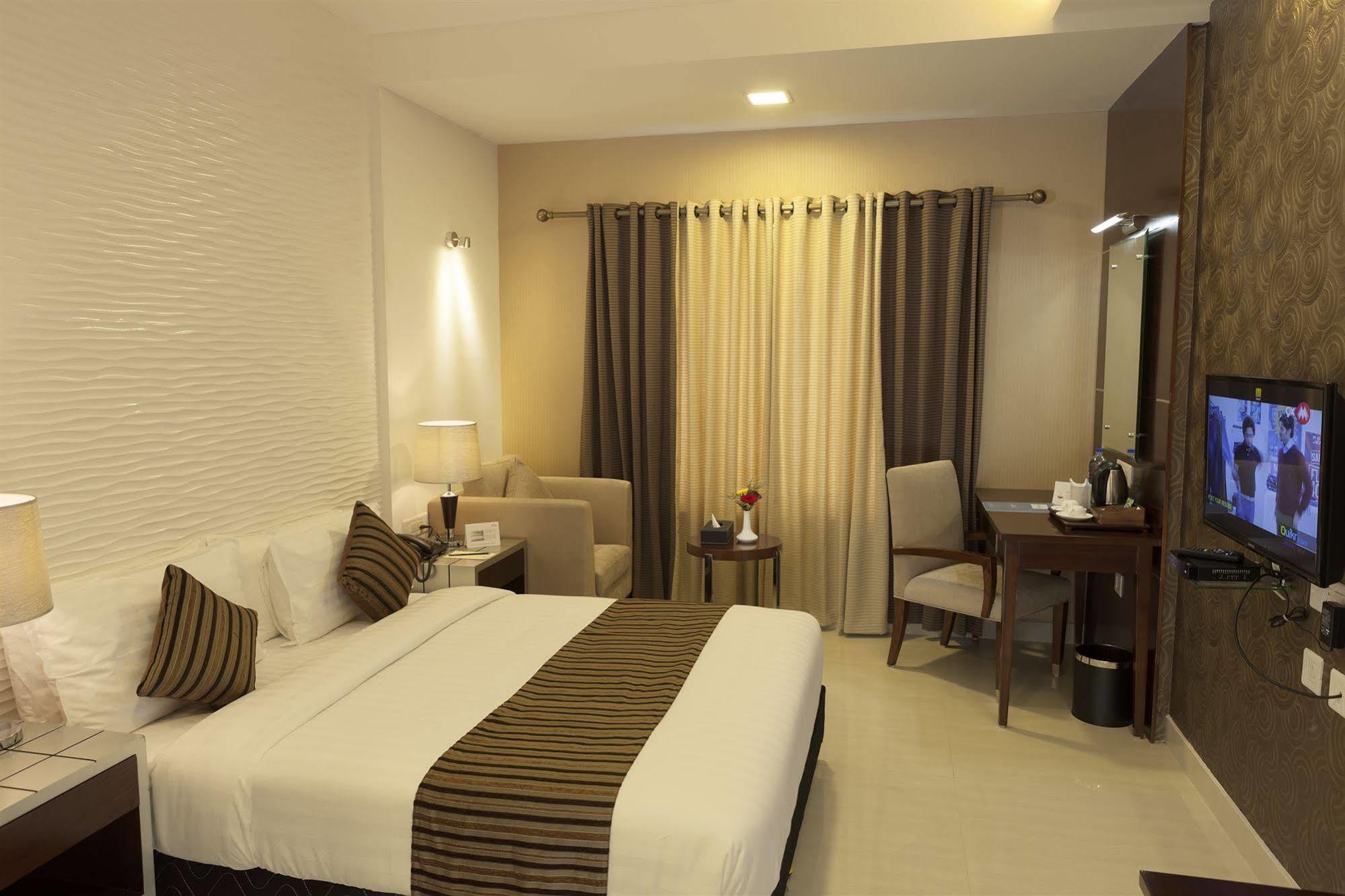 Abaam Cochin Hotel Kochi Exterior foto