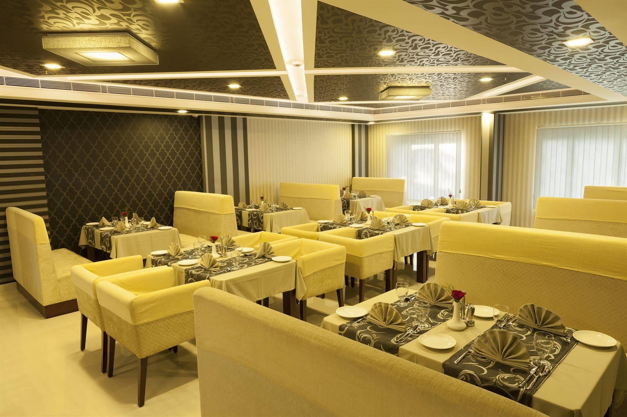 Abaam Cochin Hotel Kochi Exterior foto